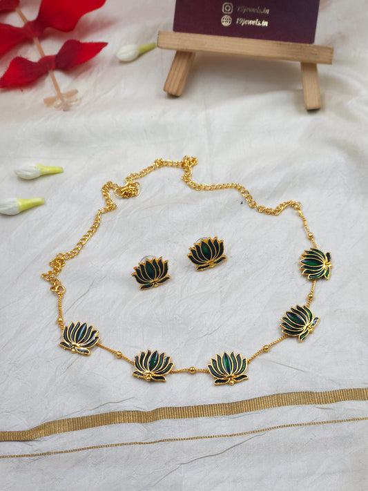 Green lotus necklace N1103