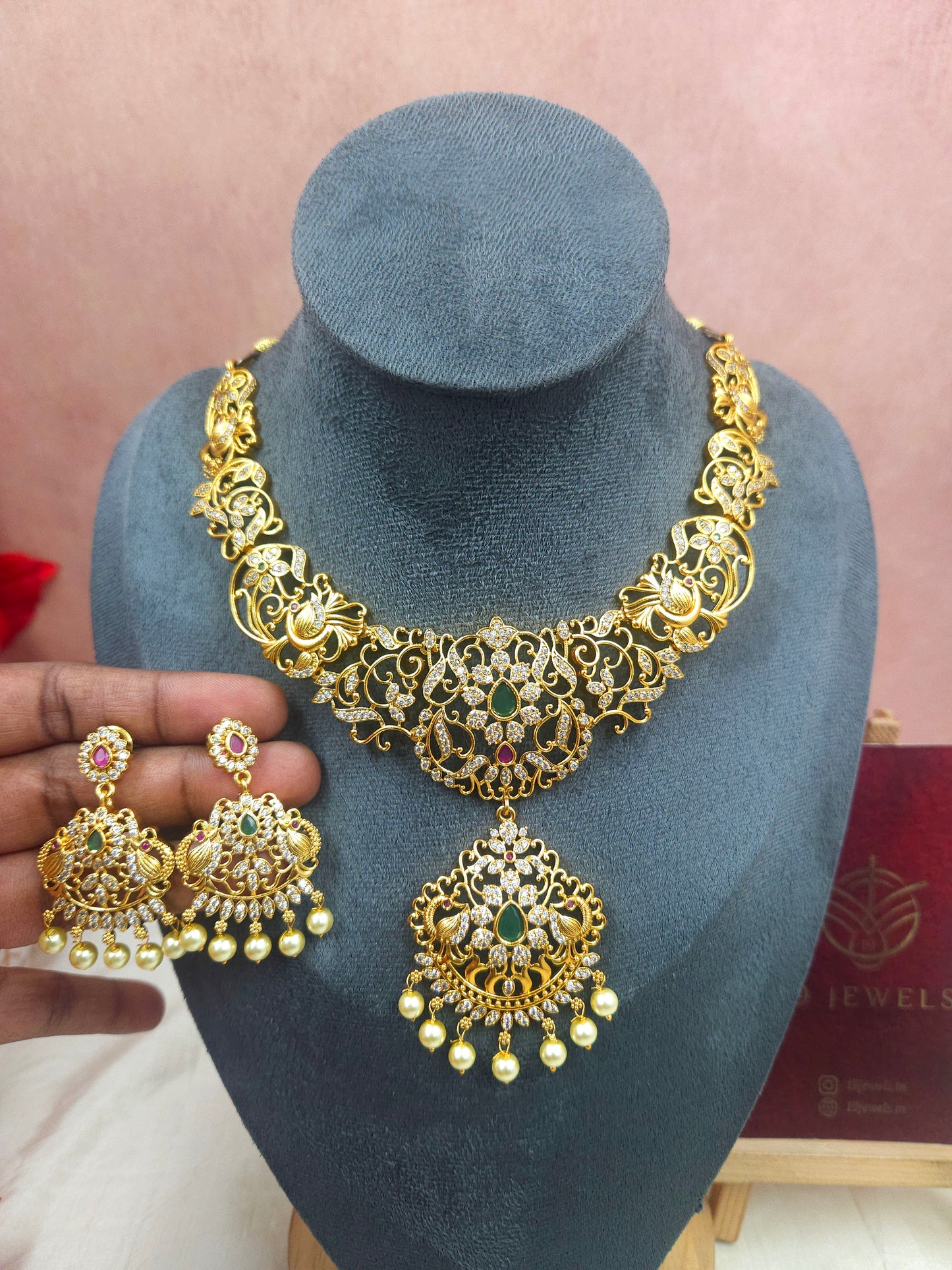 Royal Grace choker N1116