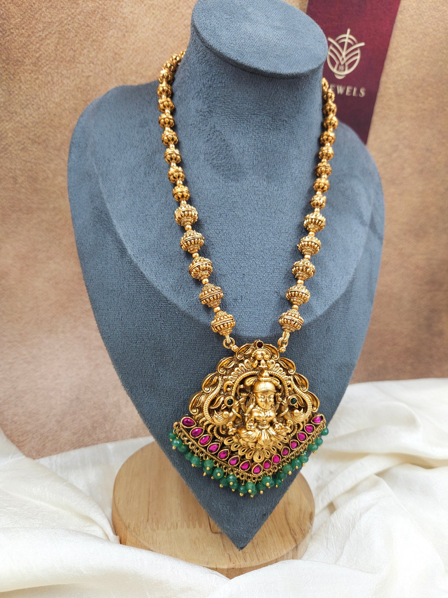 Beaded pendant Necklace N1480-A22