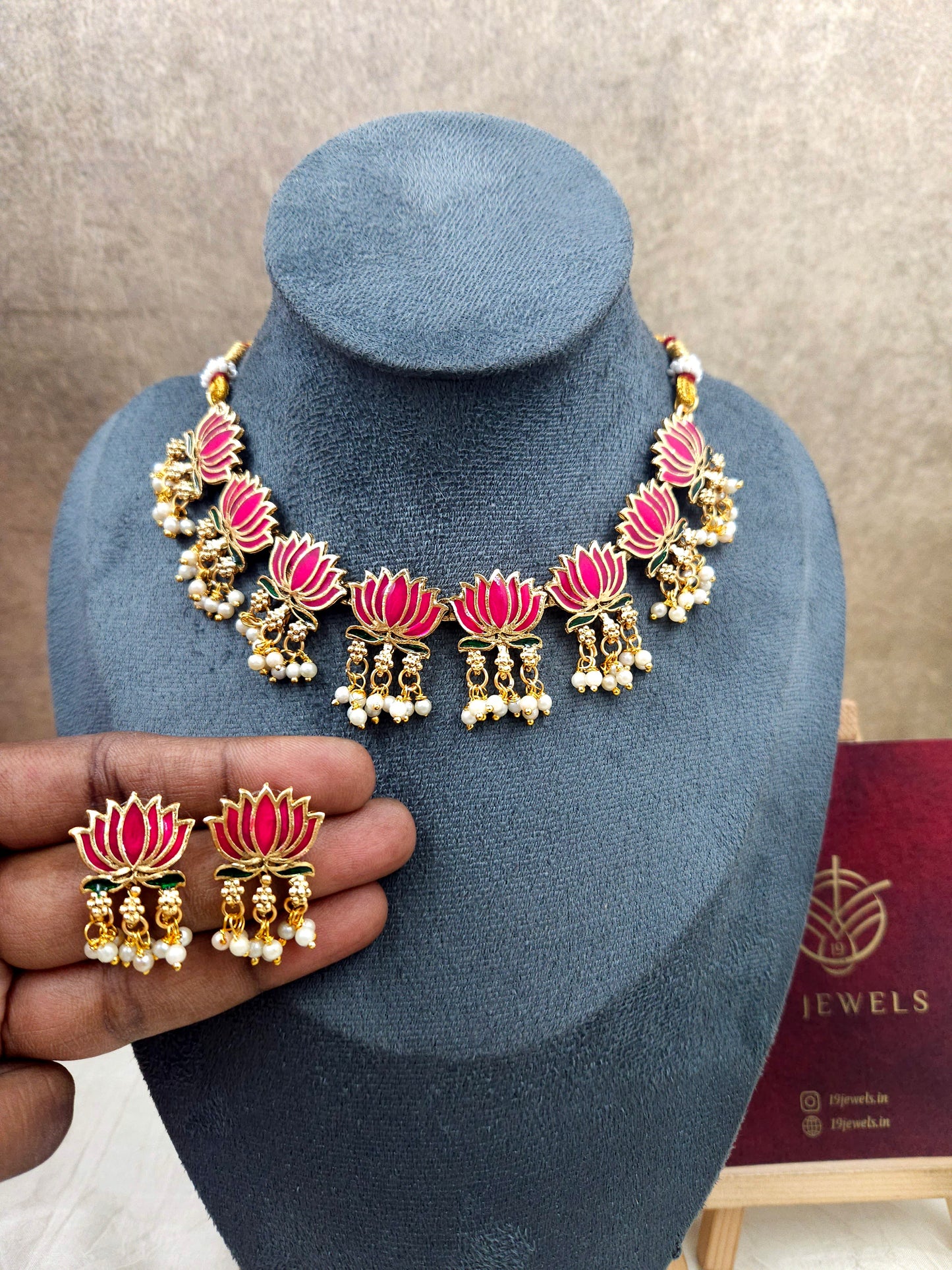 Lotus necklace N959