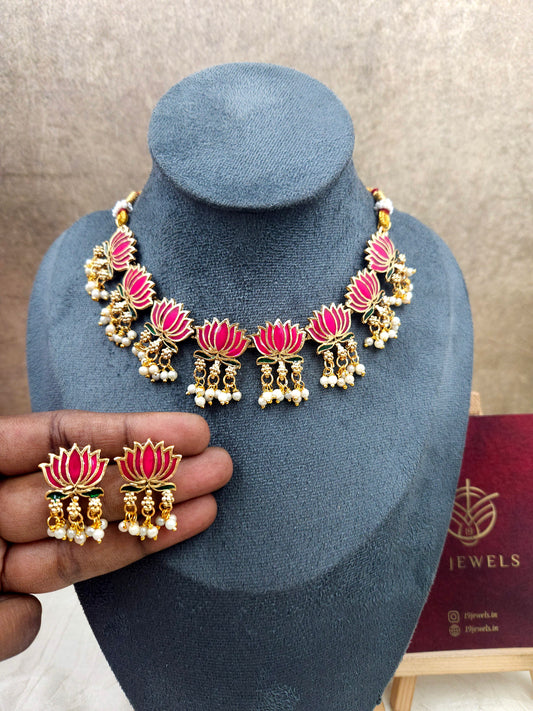 Lotus necklace N959