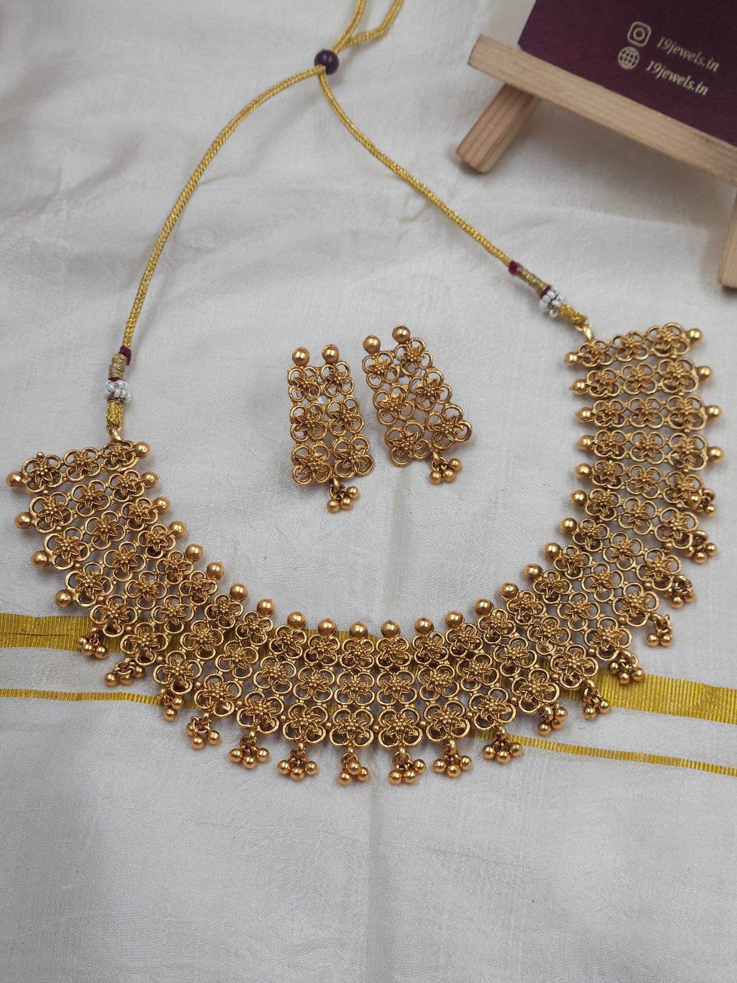 Floral necklace N042