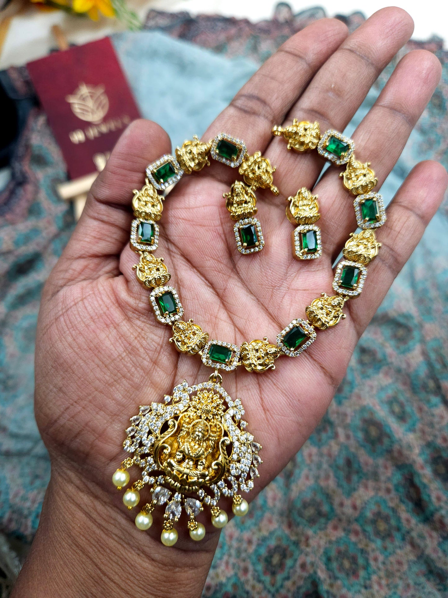 Lakshmi emerald green ad necklace N723