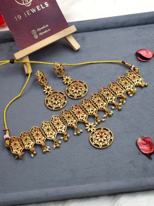 Aarvi hexa bloom choker N1135