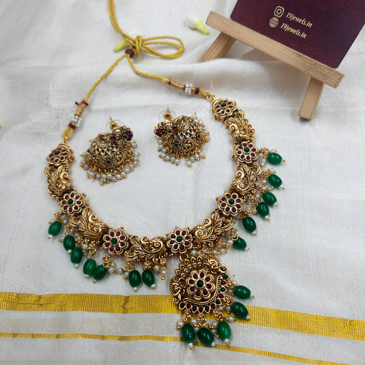 Non idol floral necklace N1183