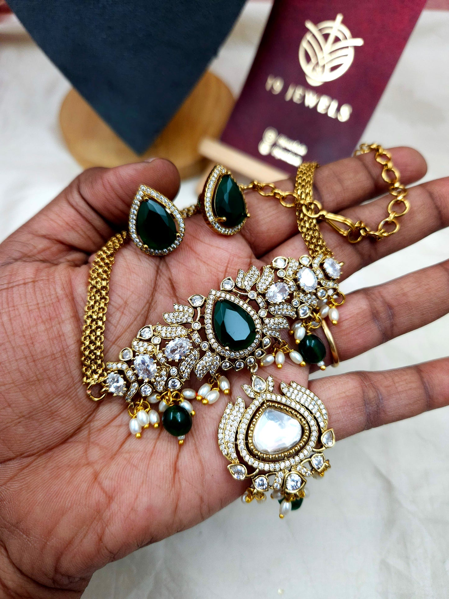 Mozonite choker necklace N1020