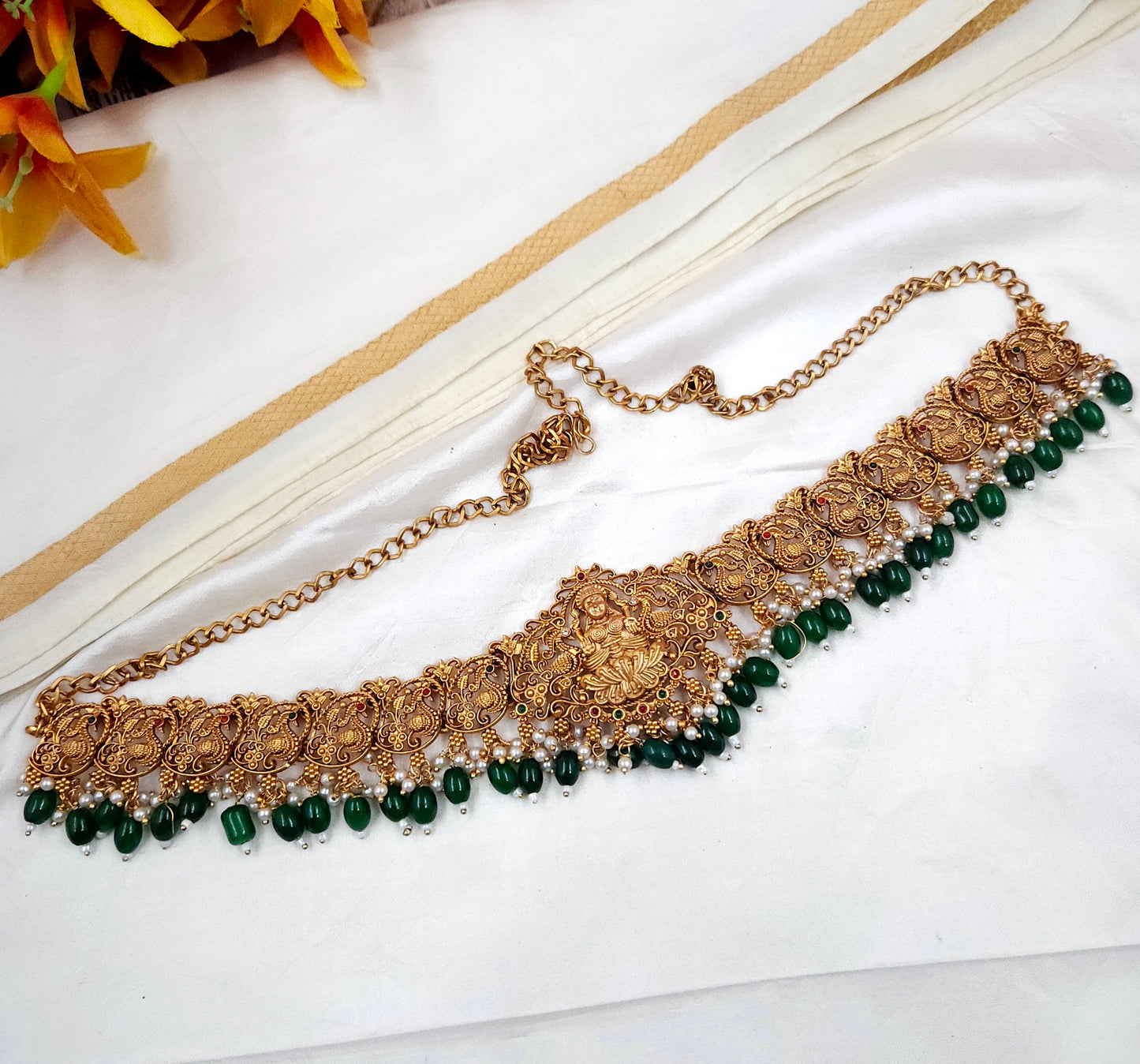 Broad hip chain with green beads Hb120