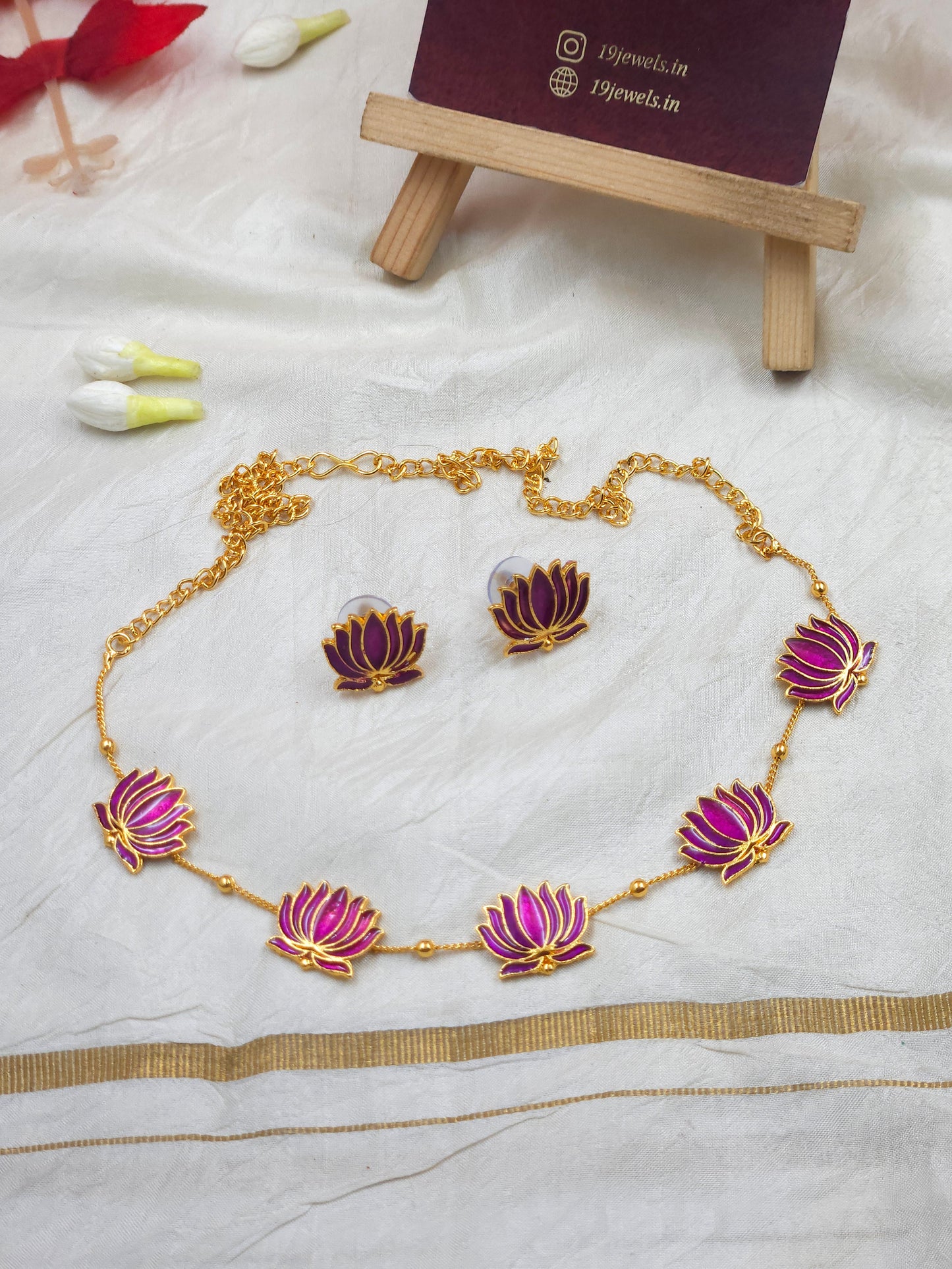 Lotus necklace N1102