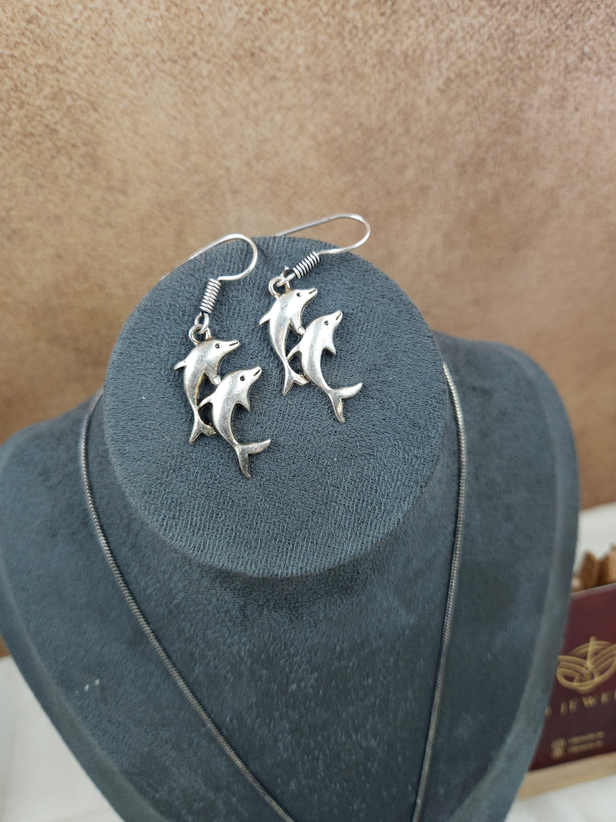 Dolphin chain  Ge042