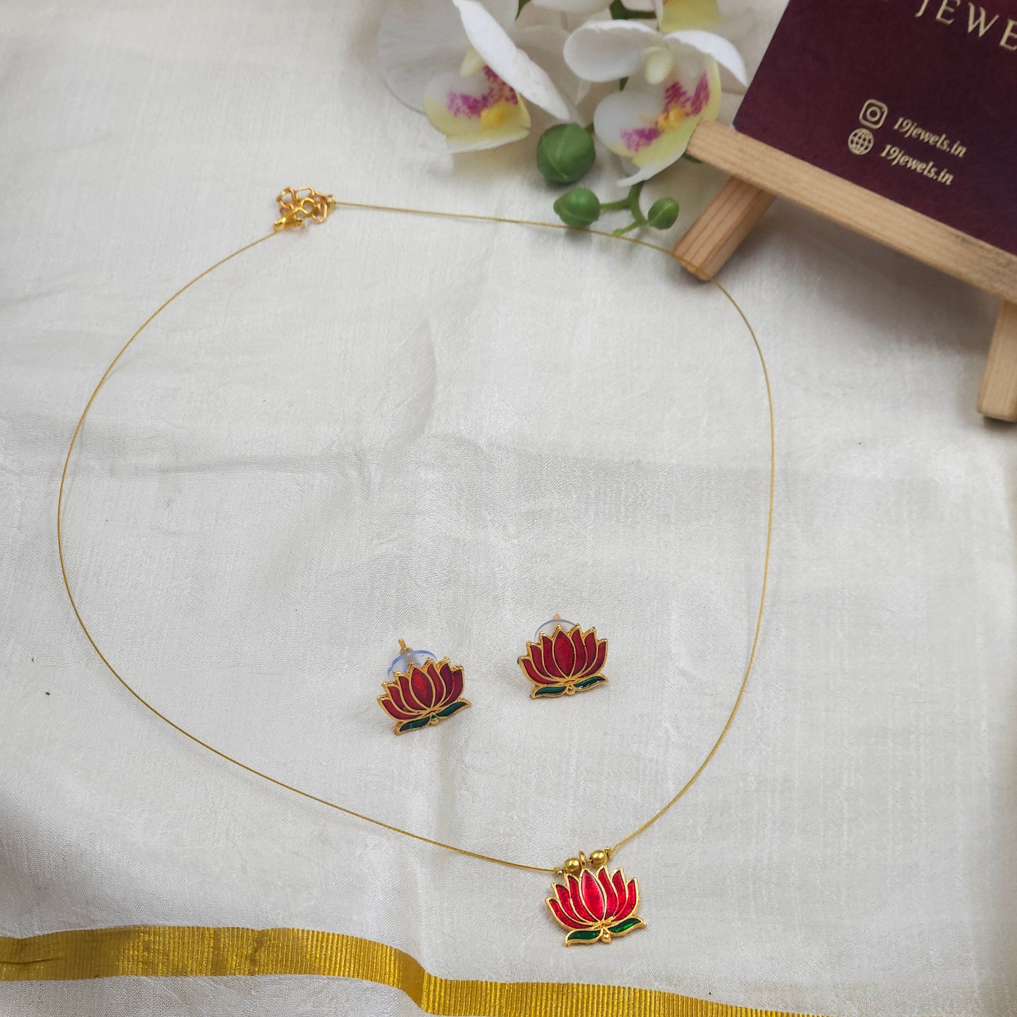 Invisible lotus chain N1199