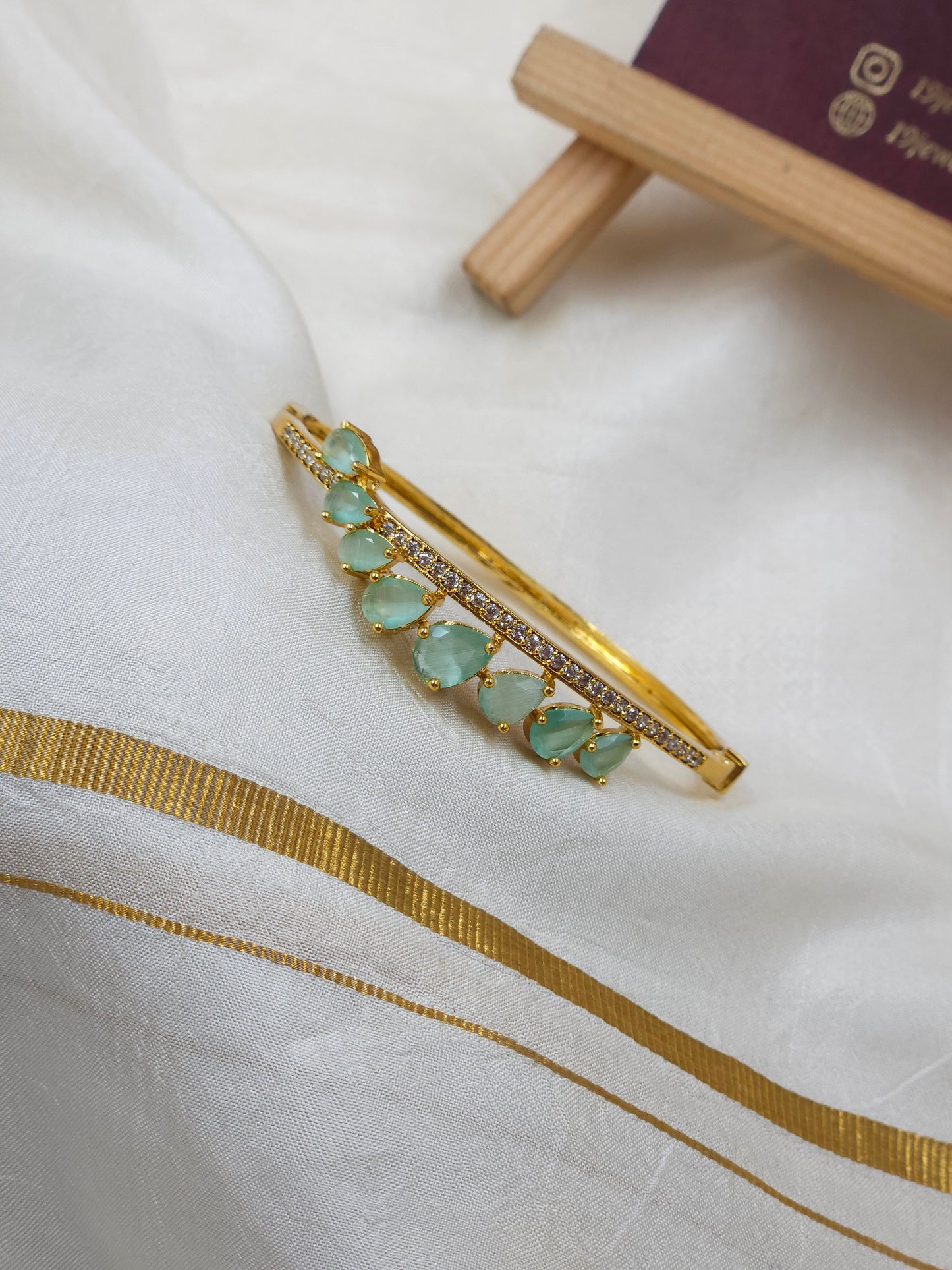 Emerald green Bracelet Bn229