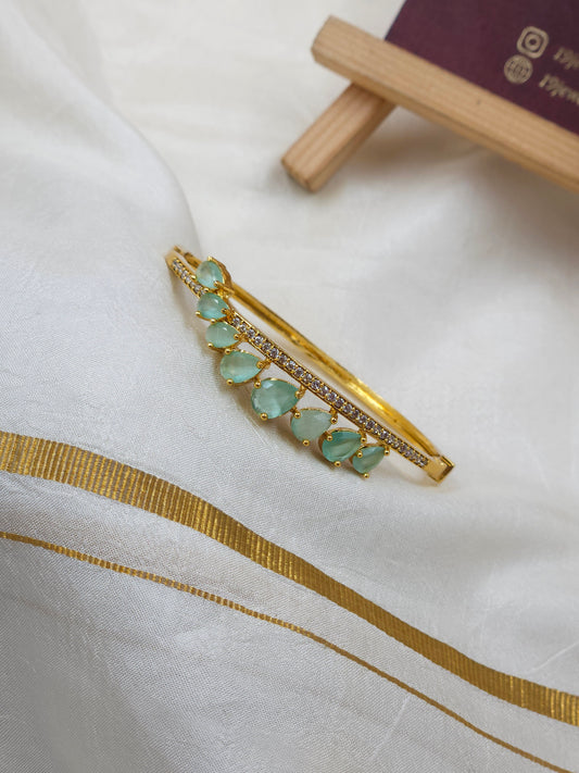 Emerald green Bracelet Bn229