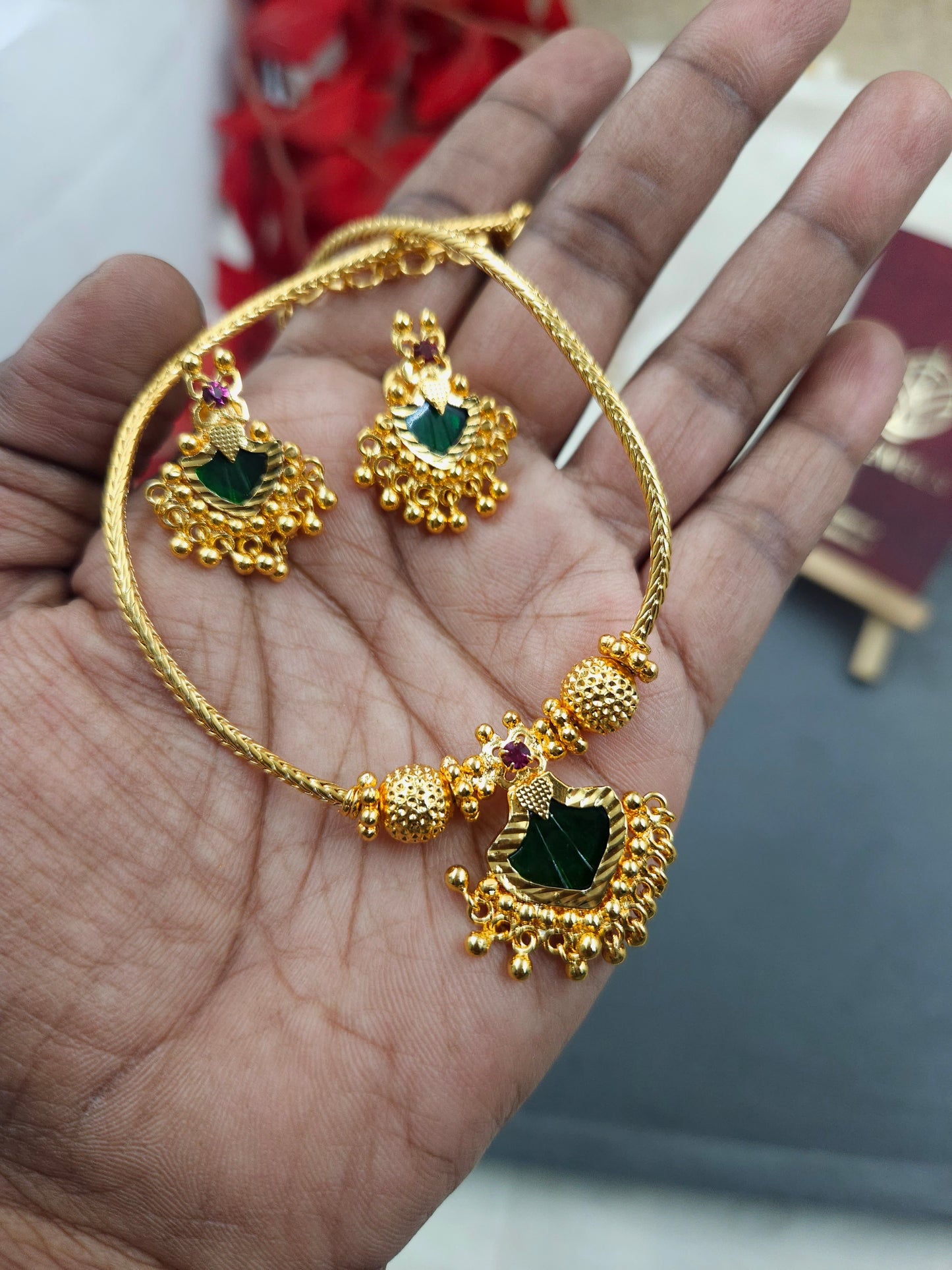 Kerala mini pendant necklace N951