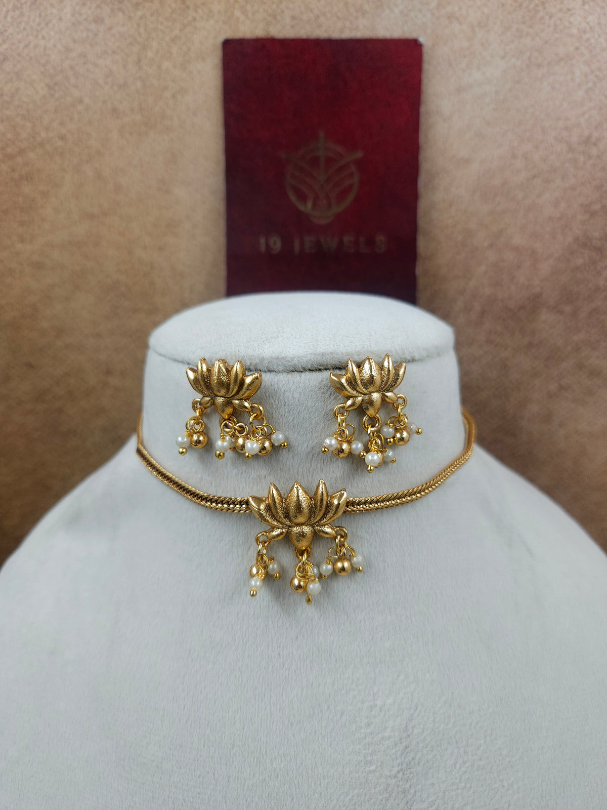 Lotus choker N1695
