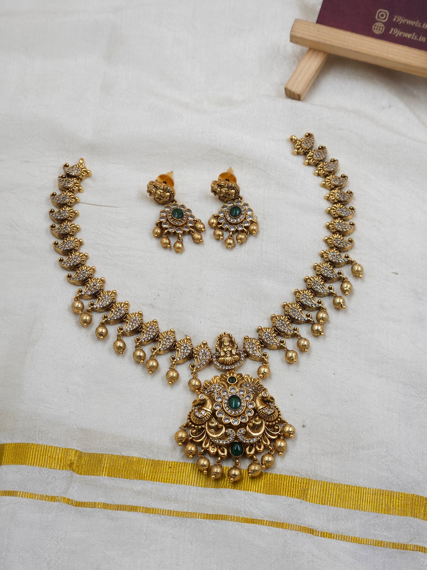 Antique Necklace N1464-B18