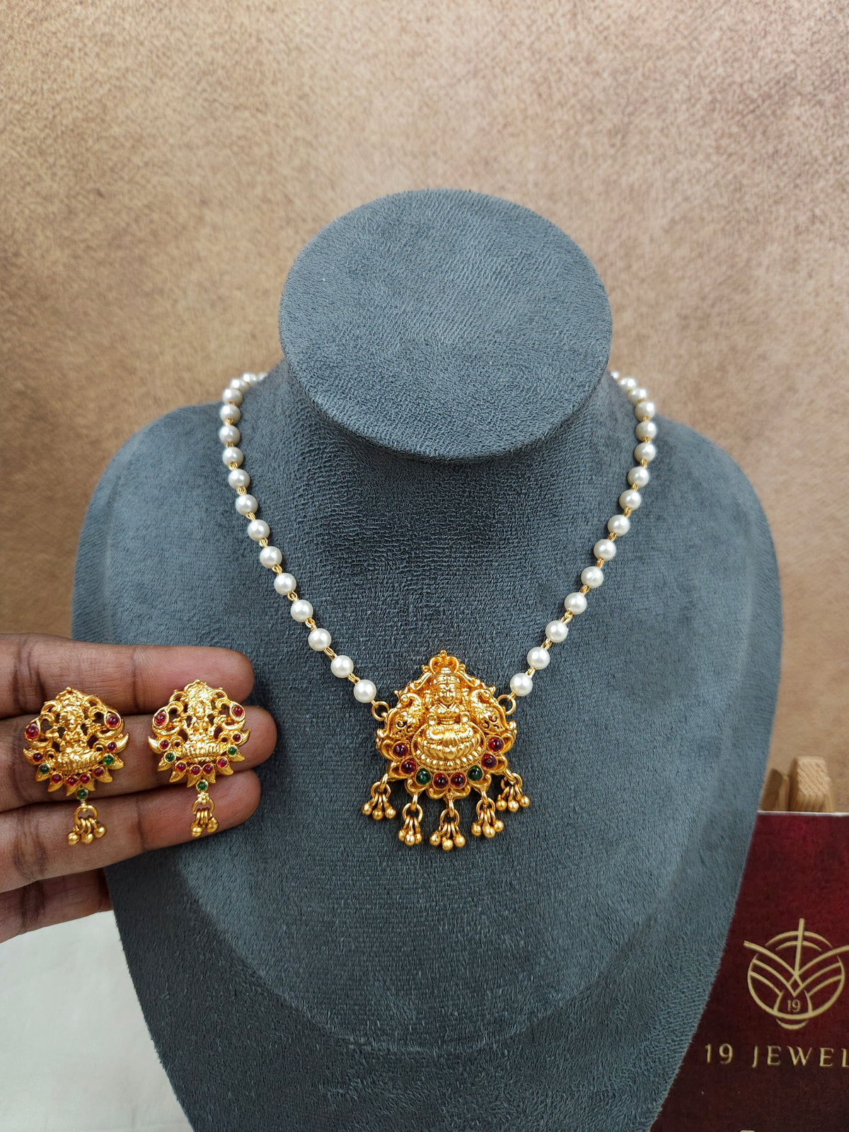 Pearl choker N1681