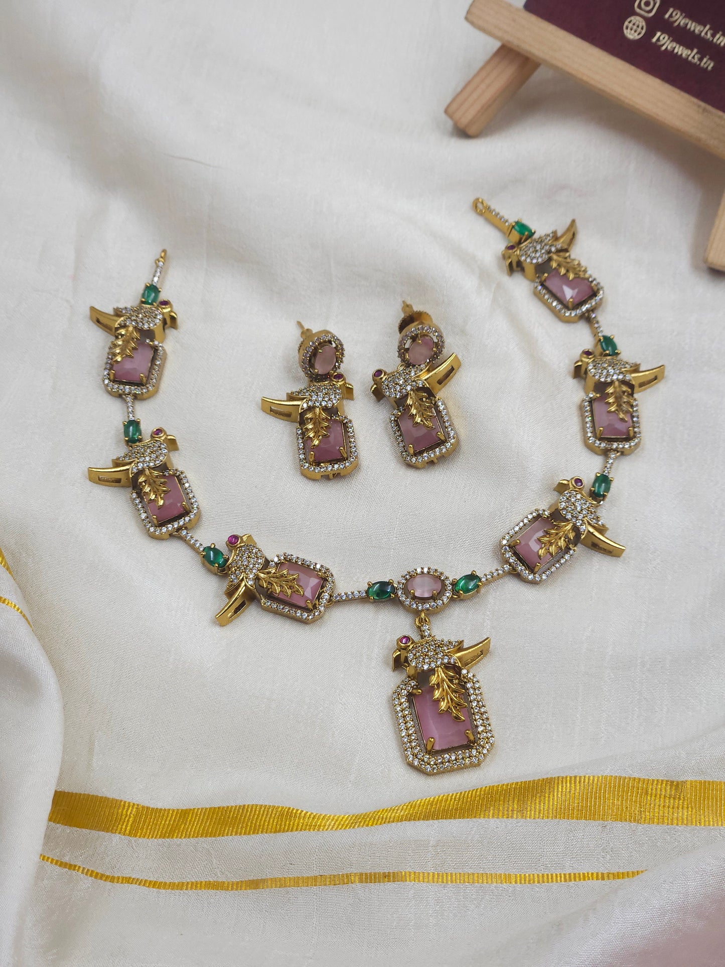 Victoria parrot Necklace N1343-B5