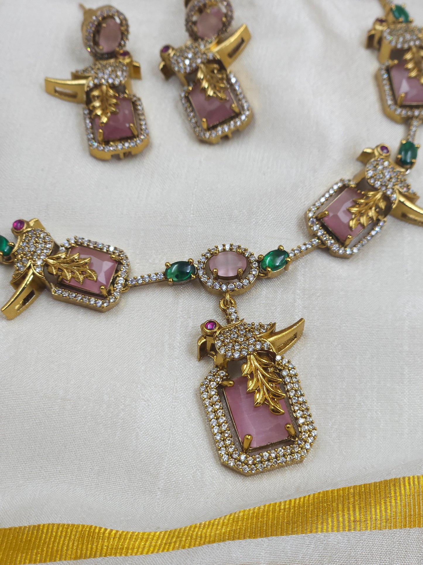Victoria parrot Necklace N1343-B5